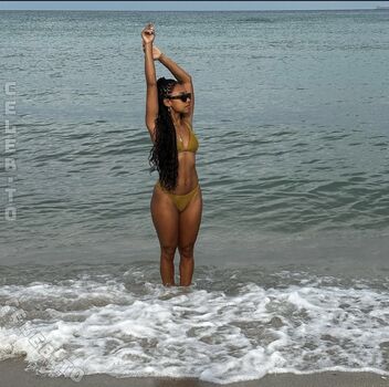Full leaked Logan browning page private photo