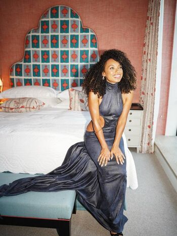 Full leaked Logan browning page private photo