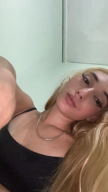 Full leaked Loirinhaaa private photo