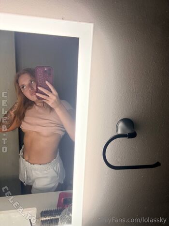 Full leaked Lola sky private onlyfans photo