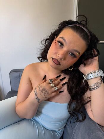Full leaked Lola young private photo