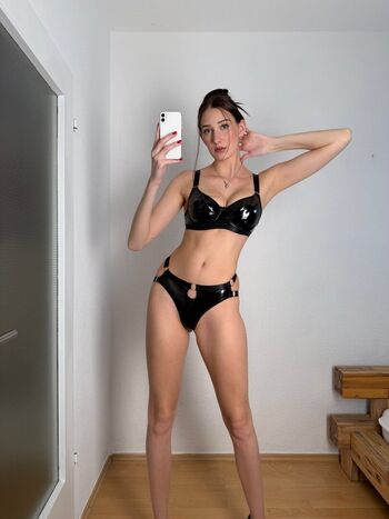 Full leaked Lolaaaloom private photo