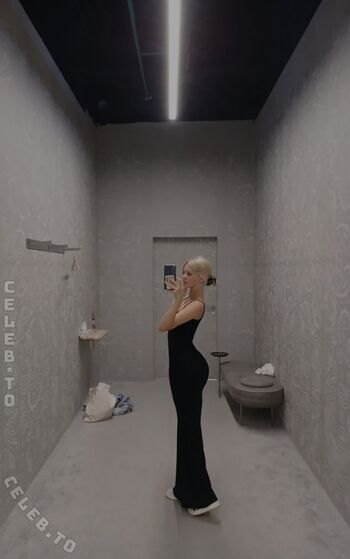 Full leaked Lolabunny private photo