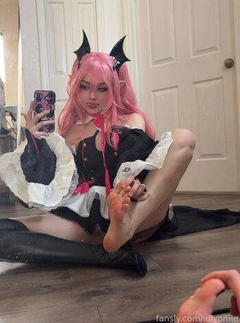 Full leaked Lolyomie page private photo