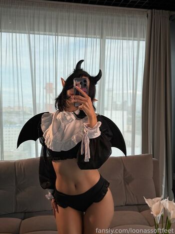 Full leaked Loonassoftfeet private photo