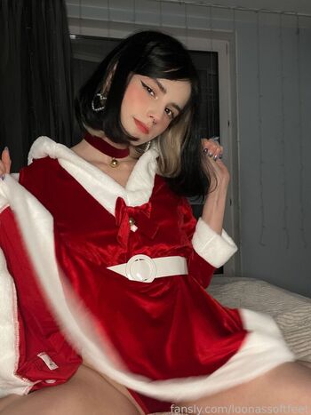 Full leaked Loonassoftfeet private photo