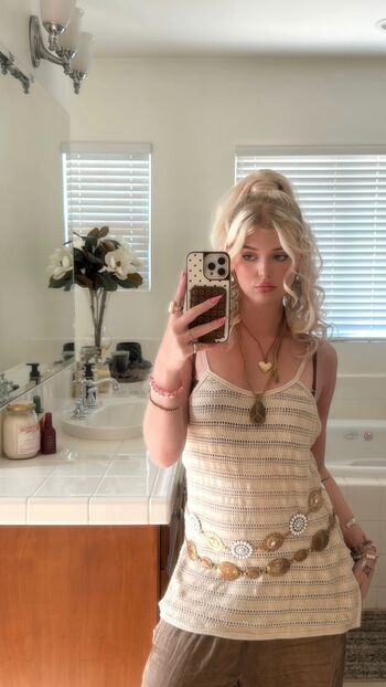 Full leaked Loren gray page private onlyfans photo