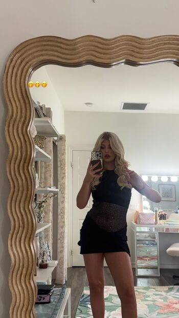 Full leaked Loren gray page private onlyfans photo