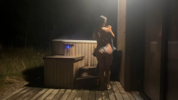 Full leaked Lorinaoutdoors private onlyfans photo
