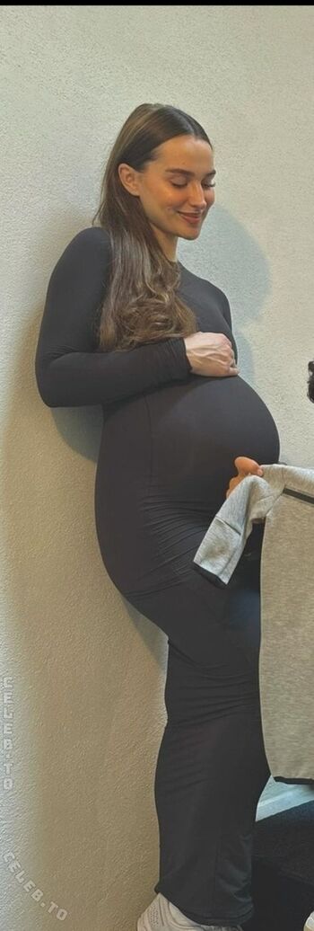 Full leaked Louisa jindaoui private onlyfans photo