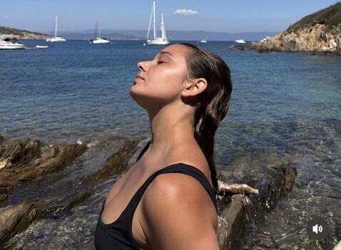 Full leaked Louisaxirzo private photo