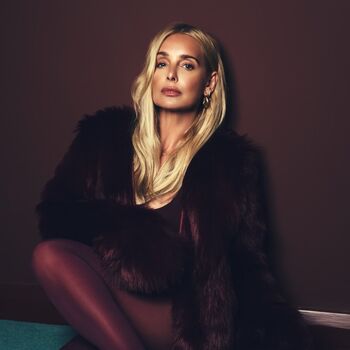 Full leaked Louise redknapp private photo