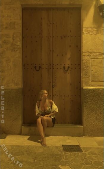 Full leaked Loulou fbl private onlyfans photo