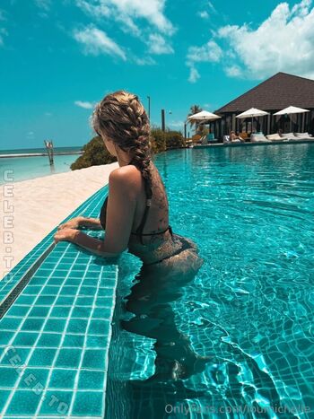 Full leaked Loumichelle private onlyfans photo