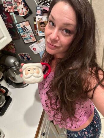 Full leaked Lovepirate private photo