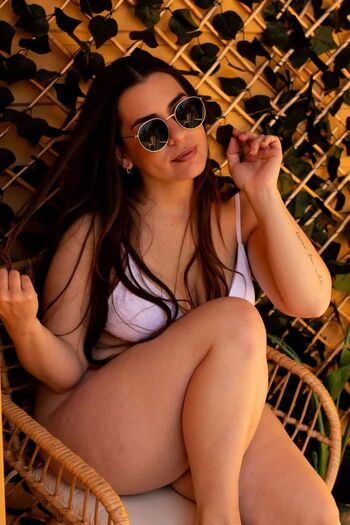 Full leaked Lucy banks private photo