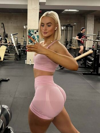 Full leaked Lucycombe private onlyfans photo