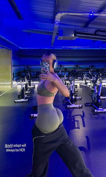 Full leaked Lucycombe private onlyfans photo