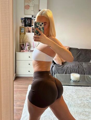 Full leaked Lucycombe private photo
