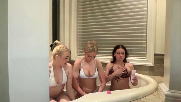 Full leaked Lucyrainexo private onlyfans photo