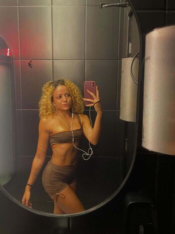 Full leaked Luiza goes private onlyfans photo