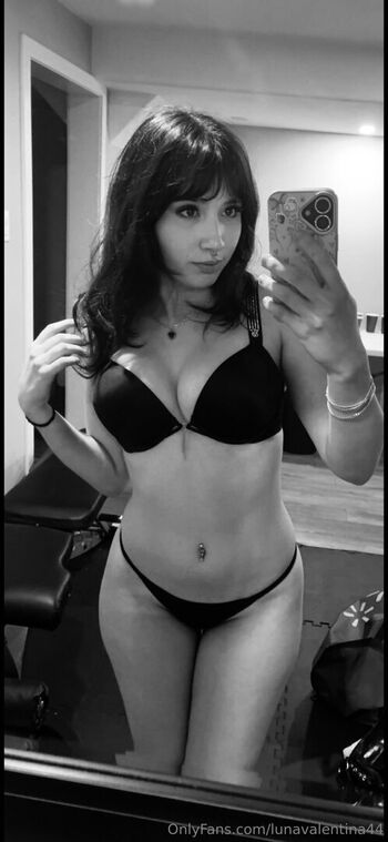 Full leaked Lunavalentinacams private photo