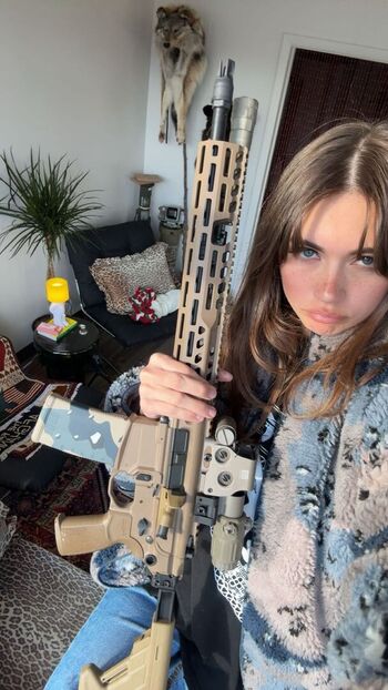 Full leaked Lunchbaglujan  page private onlyfans photo