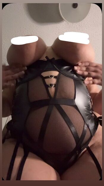 Full leaked Lunrluvr private onlyfans photo