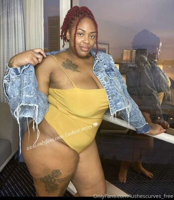 Full leaked Lushescurves private photo
