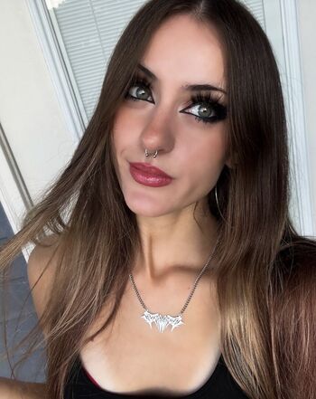 Full leaked Luweazl private photo