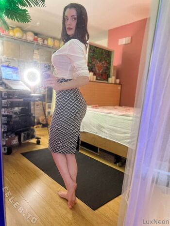 Full leaked Luxneon page private photo