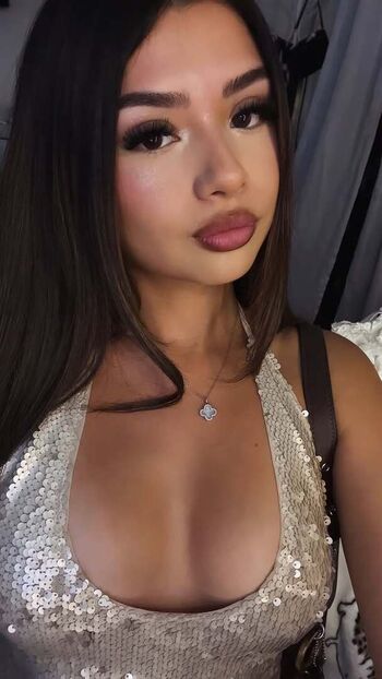 Full leaked Luxuraa private onlyfans photo