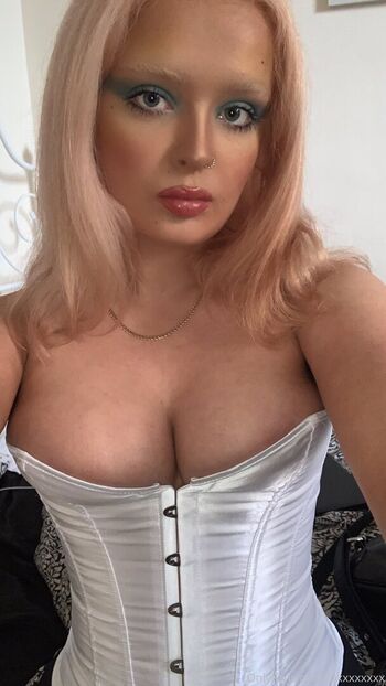 Full leaked Luxxxx private onlyfans photo