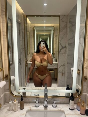 Full leaked Luxy capi page private onlyfans photo