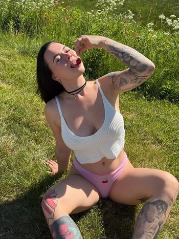Full leaked Lylou blck page private photo