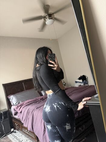 Full leaked Lyndi private photo