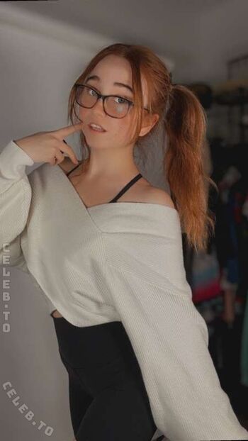 Full leaked Lyssaurora private photo