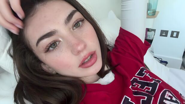 Full leaked Lyzzahh private onlyfans photo