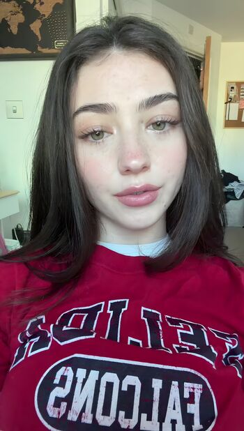 Full leaked Lyzzahh private onlyfans photo