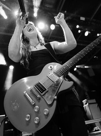 Full leaked Lzzy hale private photo