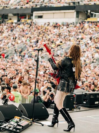 Full leaked Lzzy hale private photo