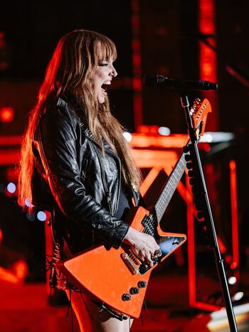 Full leaked Lzzy hale private photo