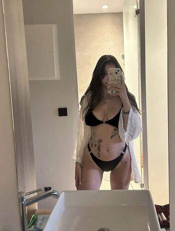 Full leaked Mackenzieroseuk private photo
