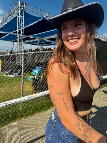 Full leaked Madiiii rose page private photo