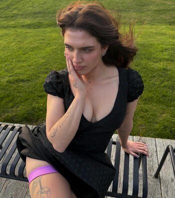 Full leaked Mae muller private onlyfans photo