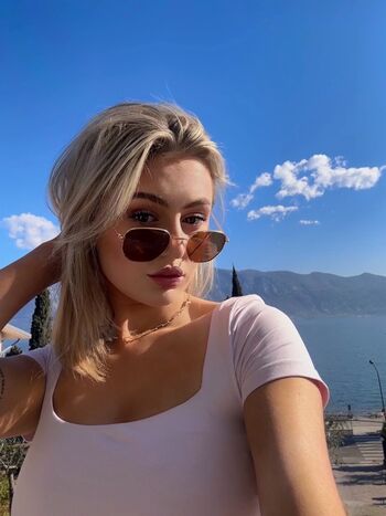 Full leaked Maggieehenry page private photo