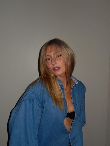 Full leaked Maggieehenry private photo