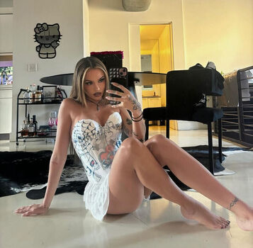 Full leaked Maggielindemann private onlyfans photo