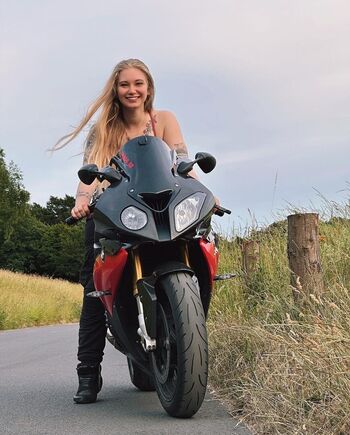 Full leaked Maggierayelle private onlyfans photo