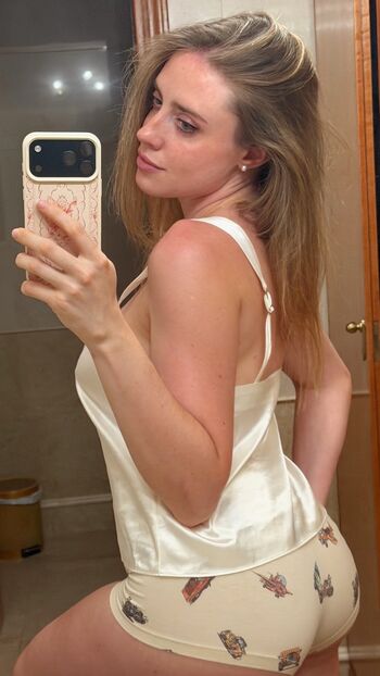 Full leaked Magui ansuz page private onlyfans photo